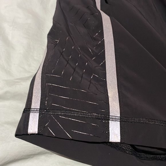 Medium men’s lululemon run response shorts - Picture 2 of 7